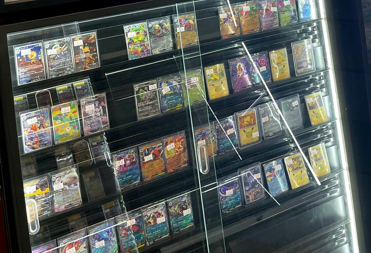 Einzelkarten in der Vitrine